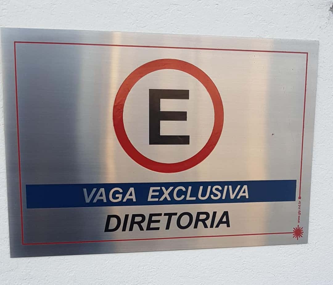 Placa de sinalização de vaga exclusiva em alumínio